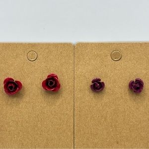 2 pairs of rose stud earrings